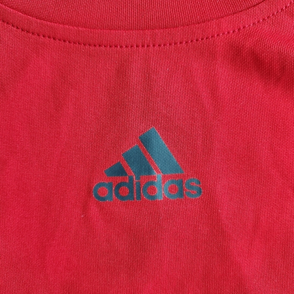 Great Looking Adidas Men's Red Short Sleeve Shirt, Large - Picture 2 of 7